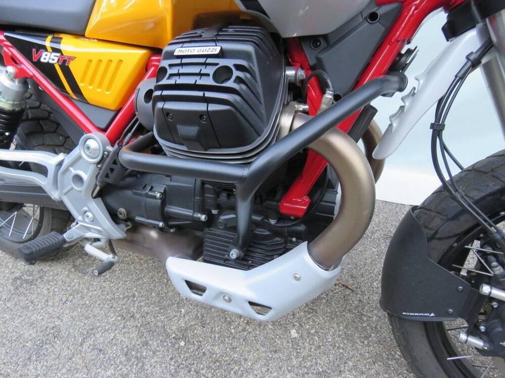 Moto Guzzi V85 TT Evocative Graphics (2021 - 23) (9)