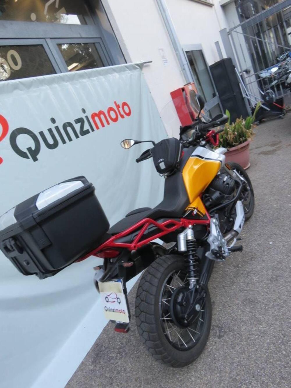 Moto Guzzi V85 TT Evocative Graphics (2021 - 23) (11)