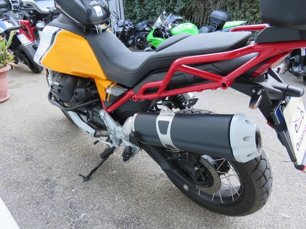 Moto Guzzi V85 TT Evocative Graphics (2021 - 23) (12)