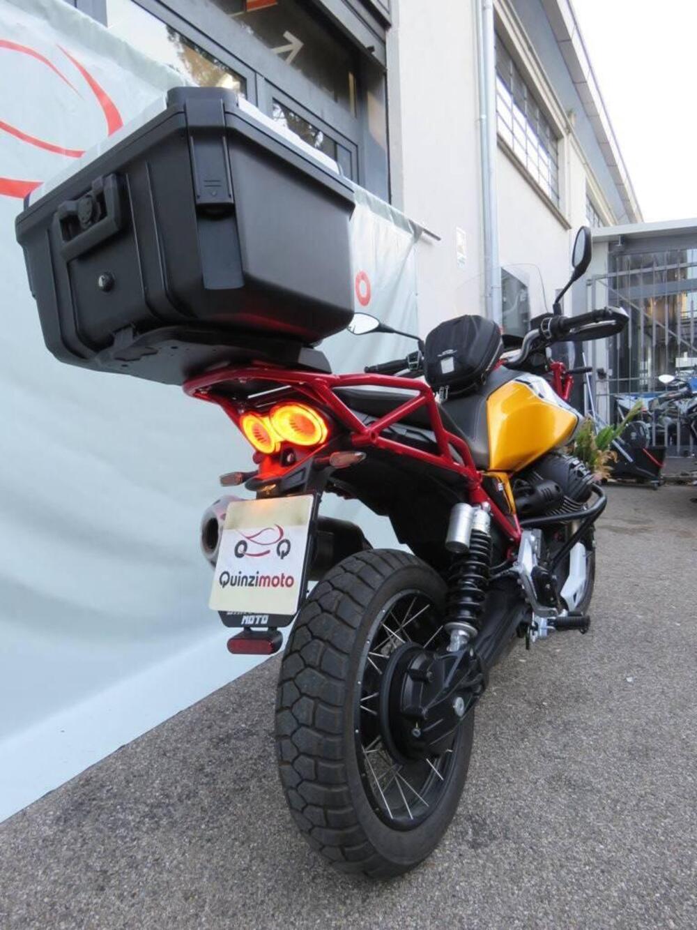 Moto Guzzi V85 TT Evocative Graphics (2021 - 23) (17)