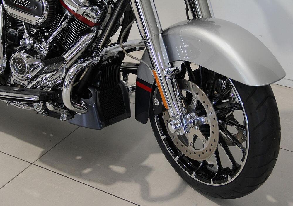 Harley-Davidson 117 Street Glide (2018 - 20) - FLHXSE (2)