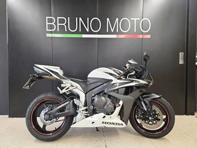 Honda CBR 600 RR (2007 - 08) usata