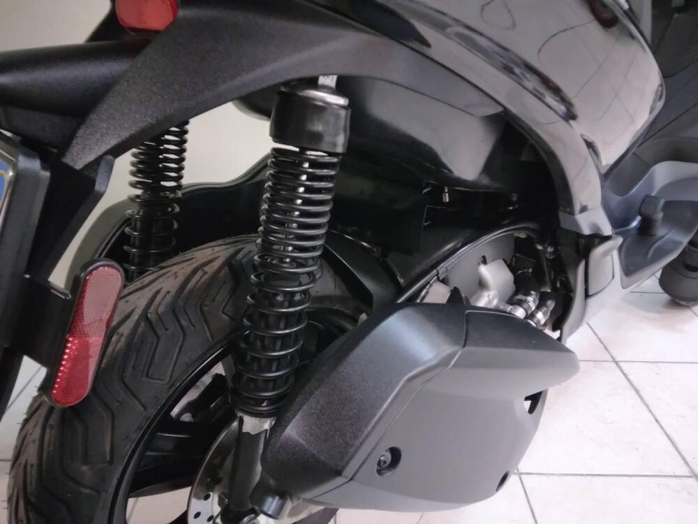 Piaggio MP3 300 ABS Hpe (2021 - 24) (6)