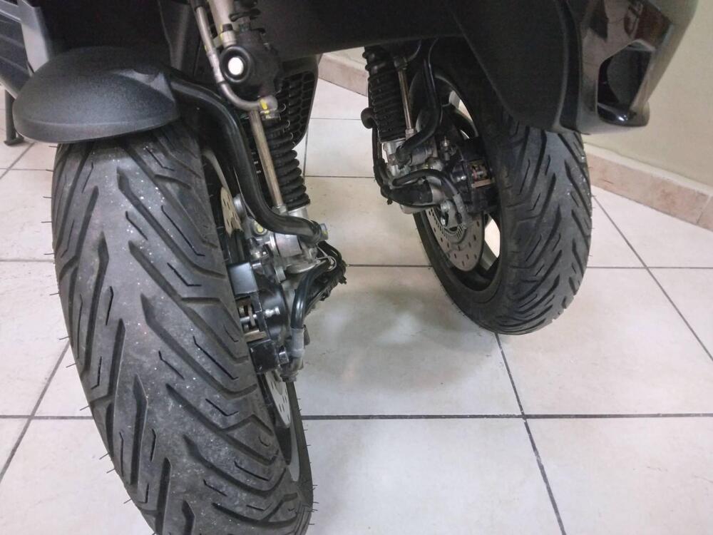 Piaggio MP3 300 ABS Hpe (2021 - 24) (7)