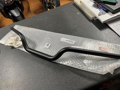 Suzuki Katana 1000 dal 2019 manubrio