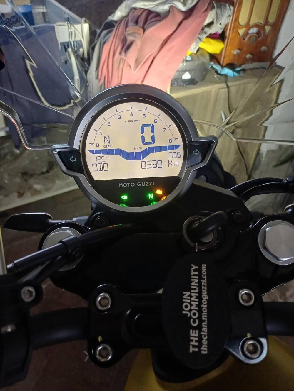 Moto Guzzi V7 Stone (2021 - 24)