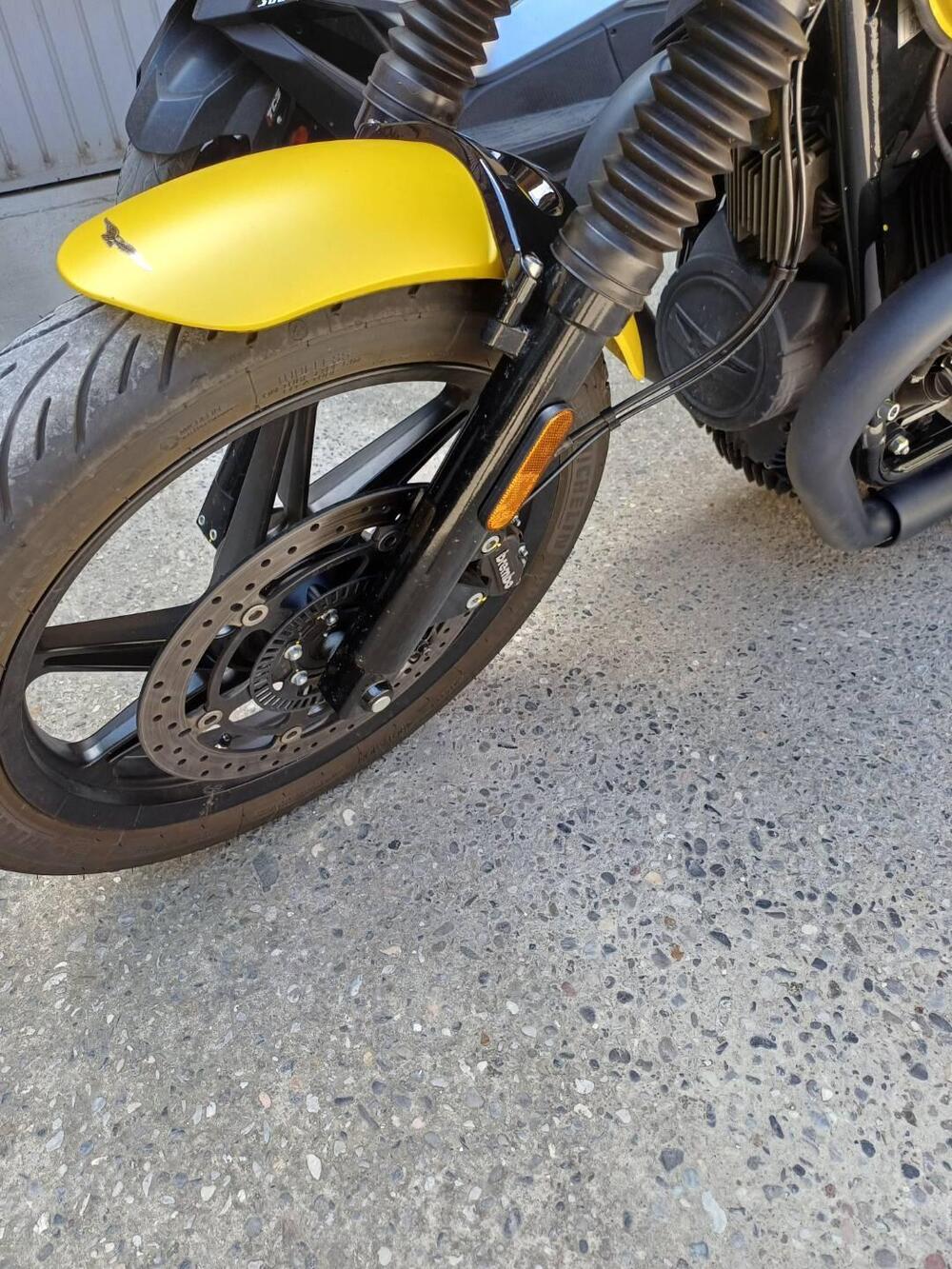 Moto Guzzi V7 Stone (2021 - 24) (4)