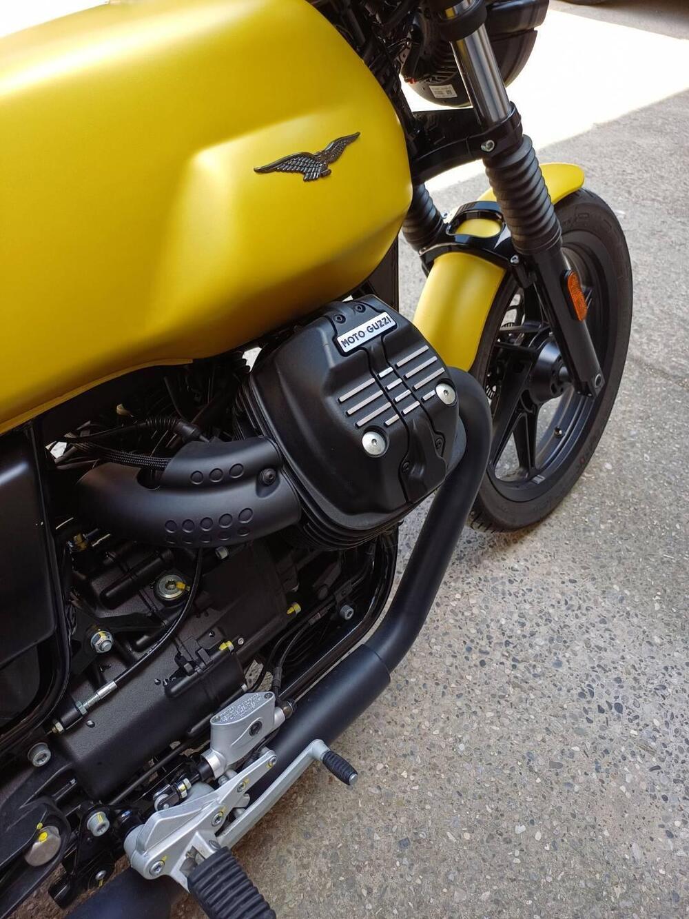 Moto Guzzi V7 Stone (2021 - 24) (6)