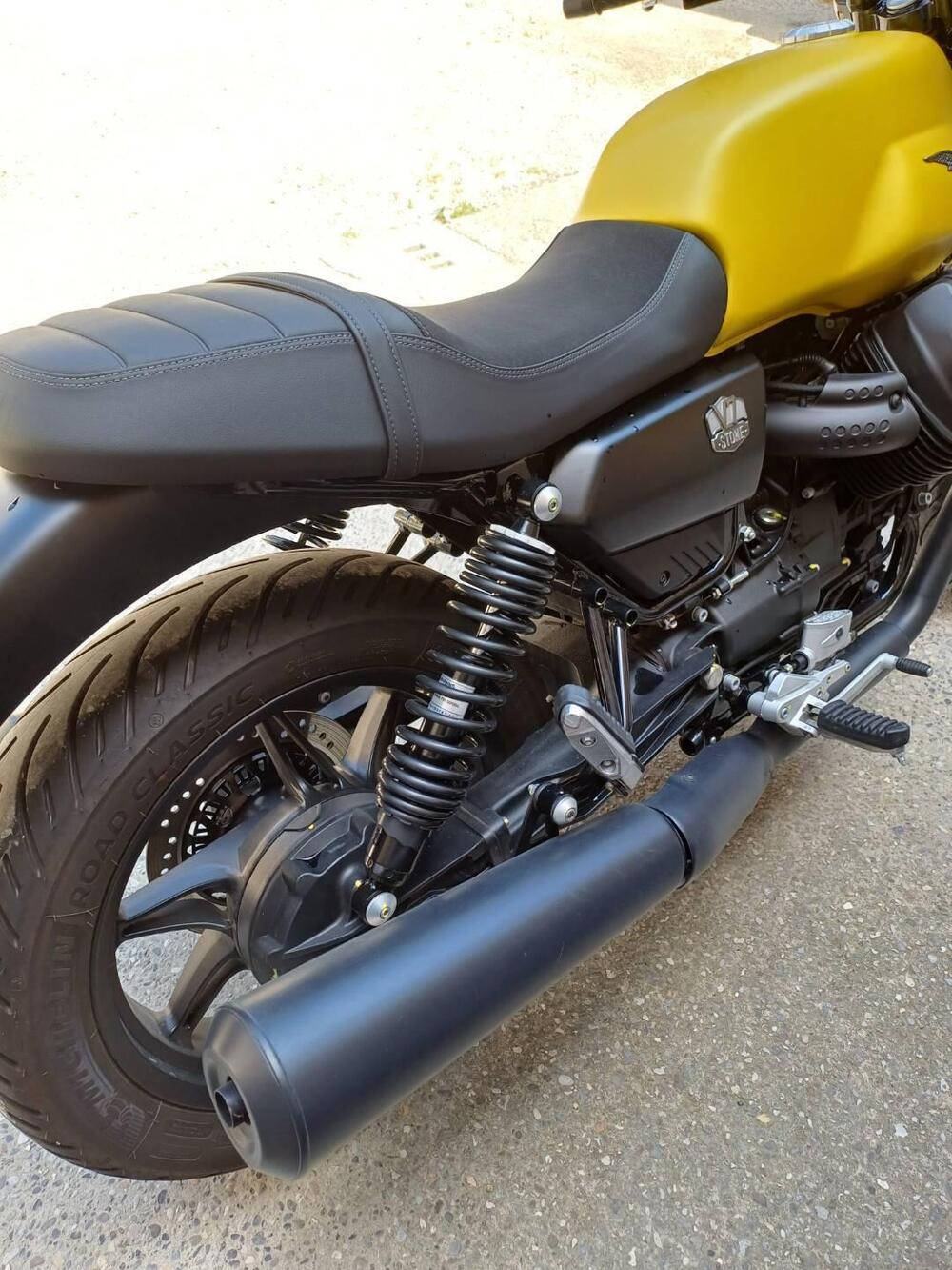 Moto Guzzi V7 Stone (2021 - 24) (8)