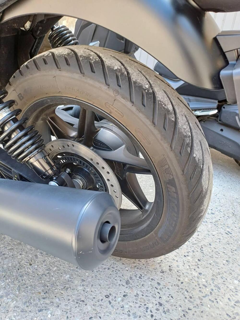 Moto Guzzi V7 Stone (2021 - 24) (9)