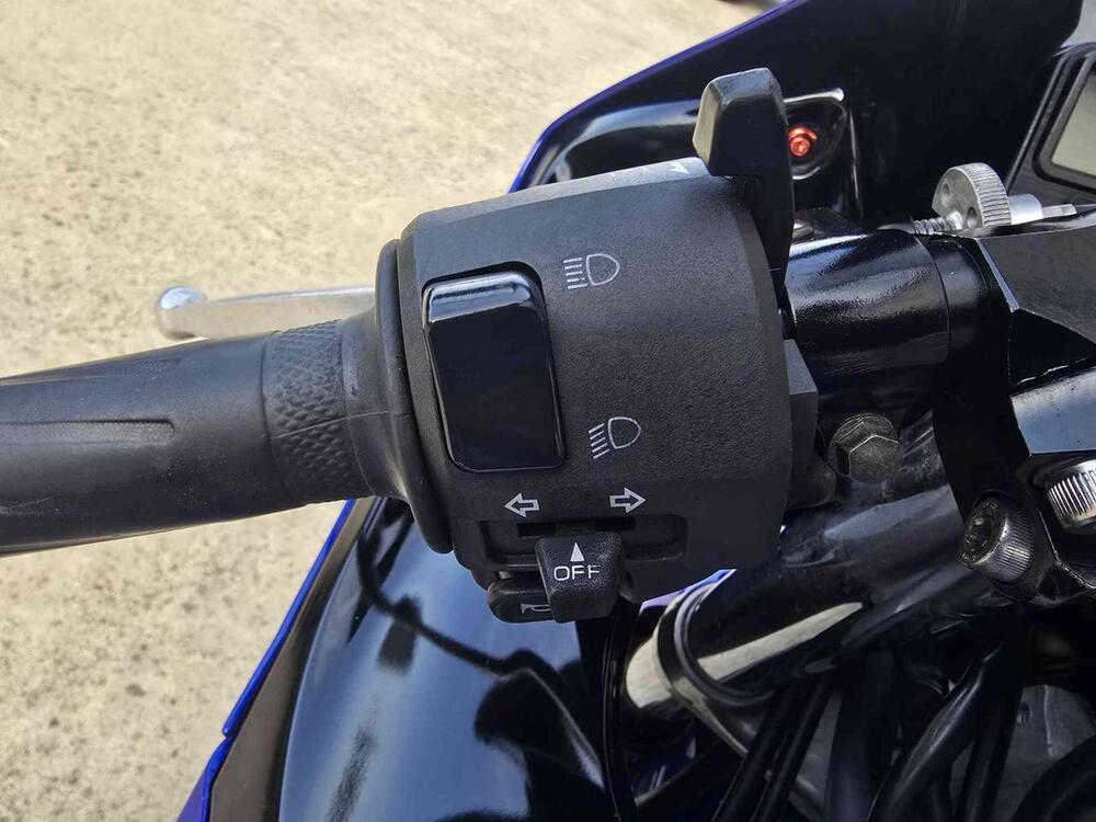 Yamaha YZF R6 (2001 - 02) (9)