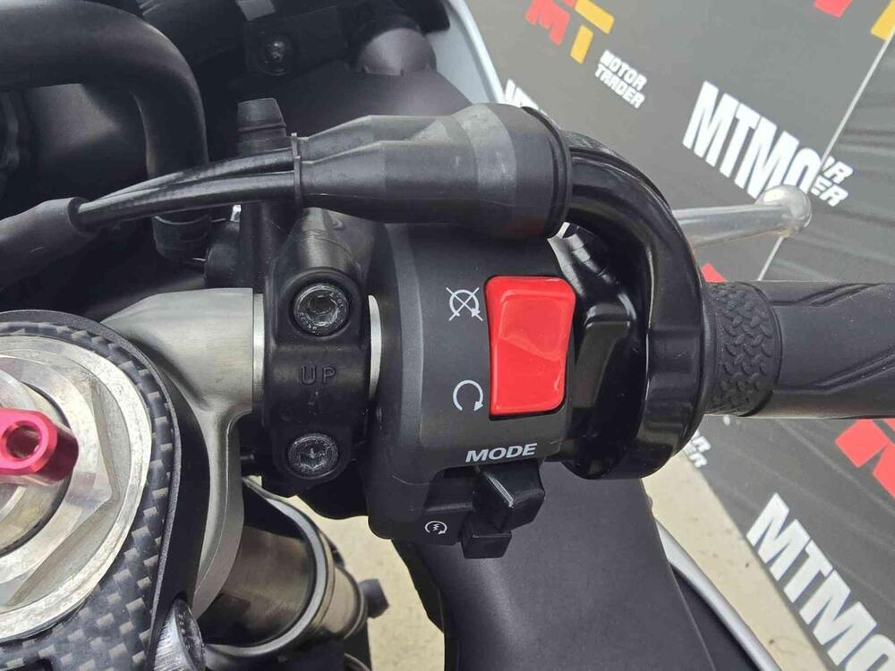 Yamaha YZF R1 (2009 - 11) (8)