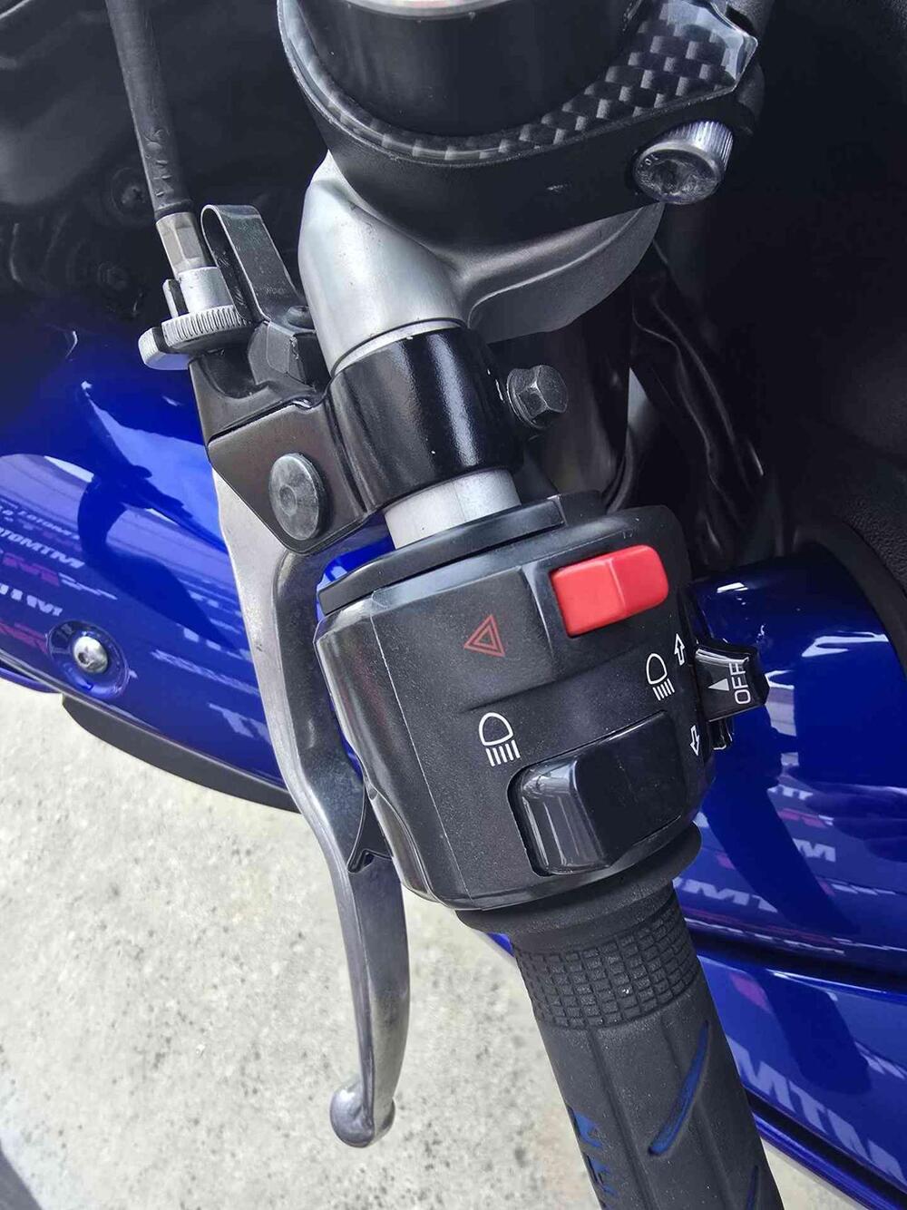 Yamaha YZF R1 (2009 - 11) (6)