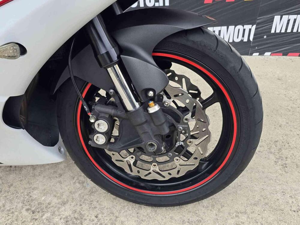 Yamaha YZF R6 (2010 - 16) (9)