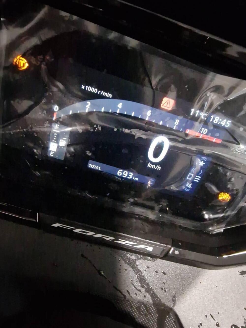 Honda Forza 350 (2025) (3)