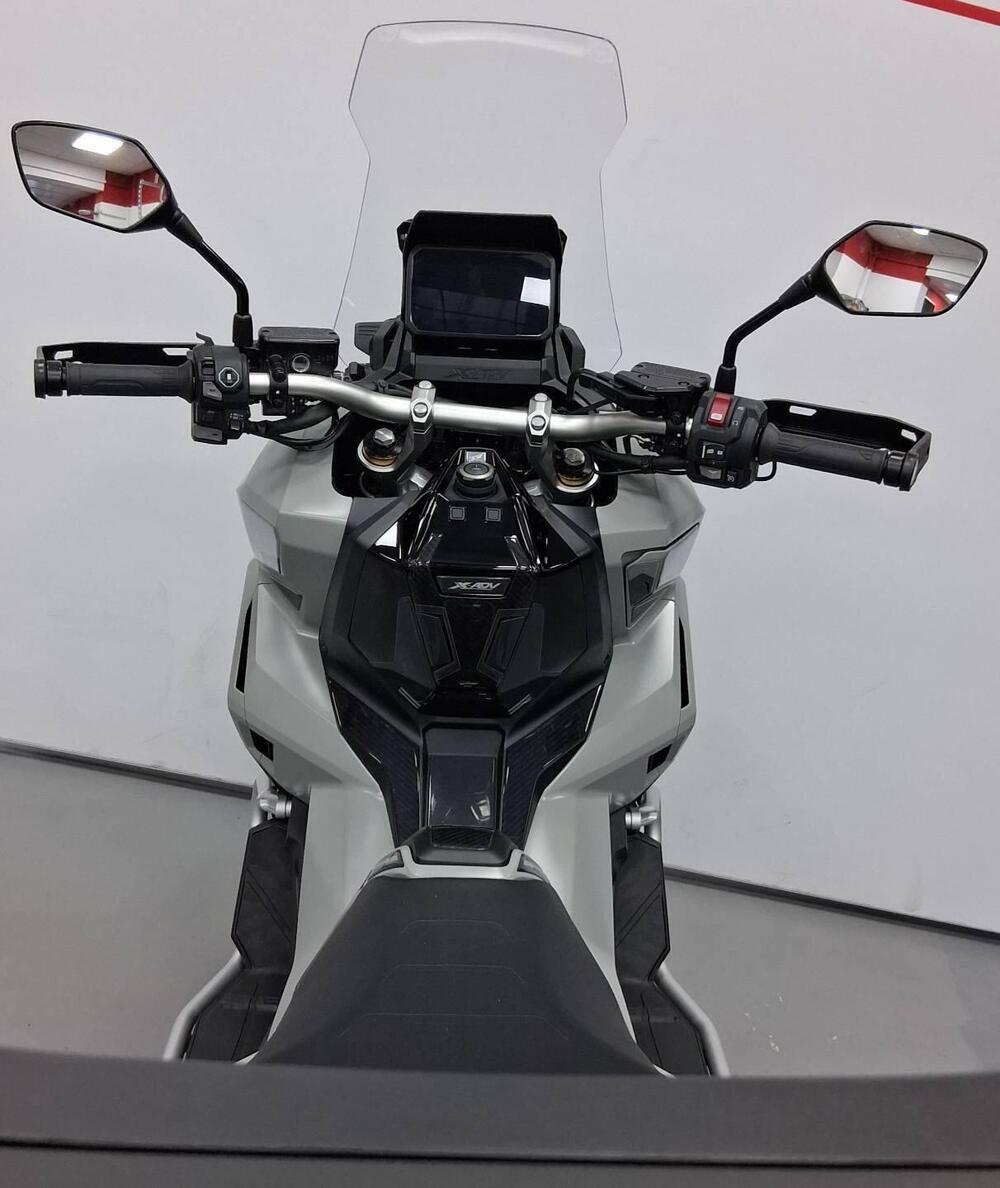 Honda X-ADV 750 Travel (2025) (4)