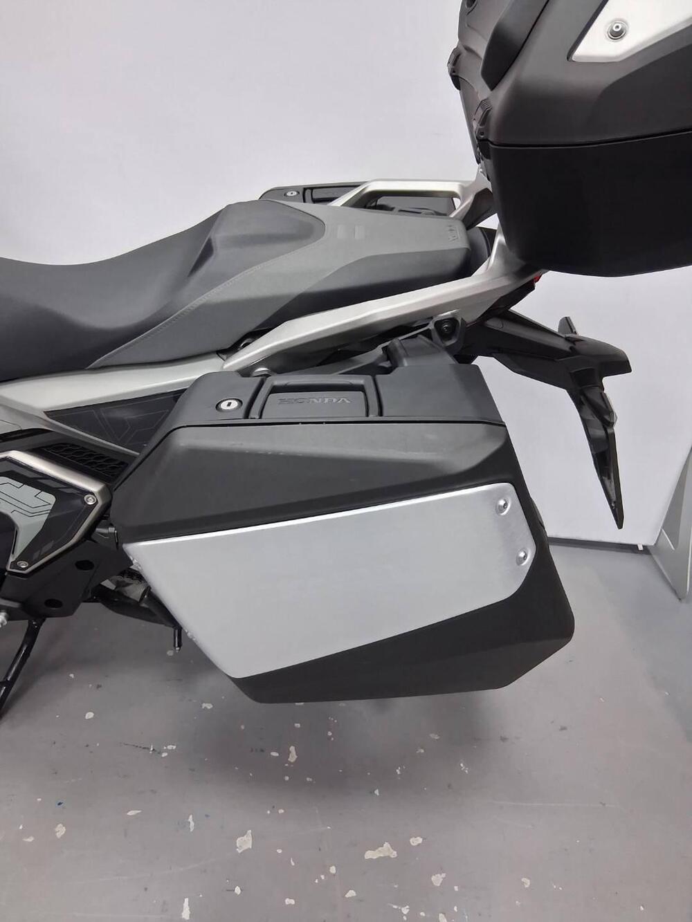 Honda X-ADV 750 Travel (2025) (8)