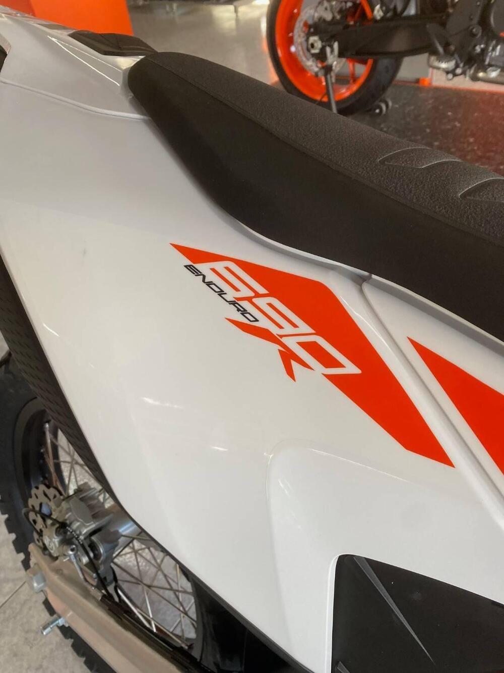 KTM 690 Enduro R (2026) (3)