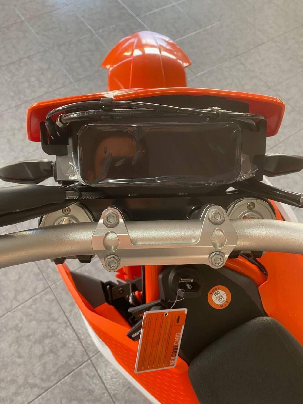 KTM 690 Enduro R (2026) (5)