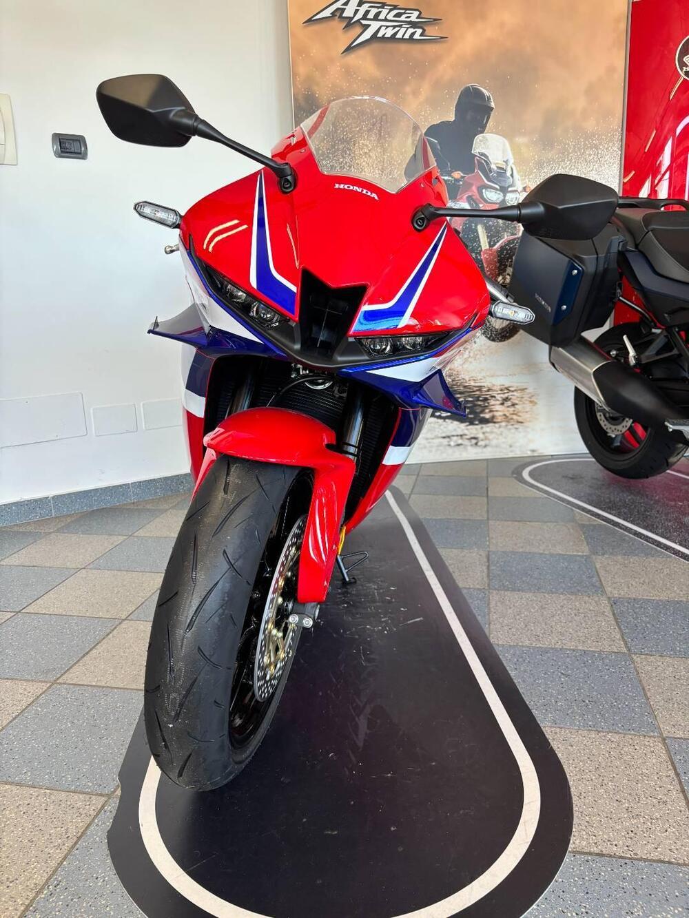 Honda CBR 600 RR (2024 - 25) (2)