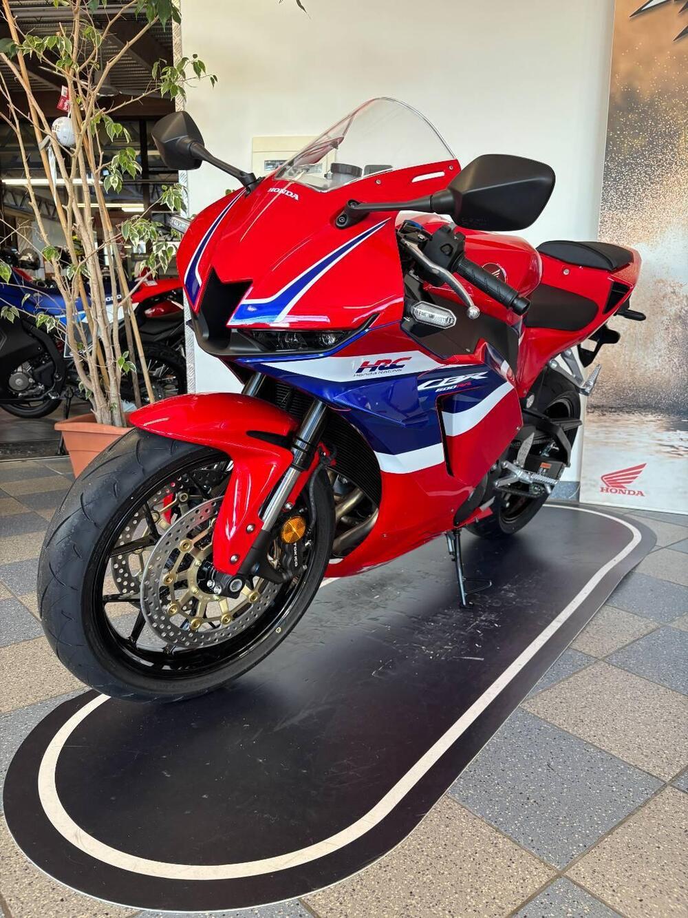 Honda CBR 600 RR (2024 - 25) (3)