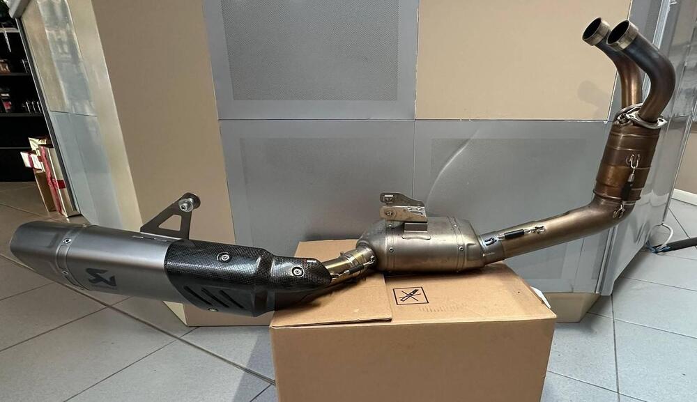 SCARICO AKRAPOVIC YAMAHA R7 (2)