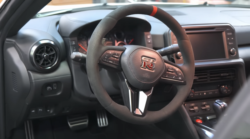 Volante Nissan GT-R