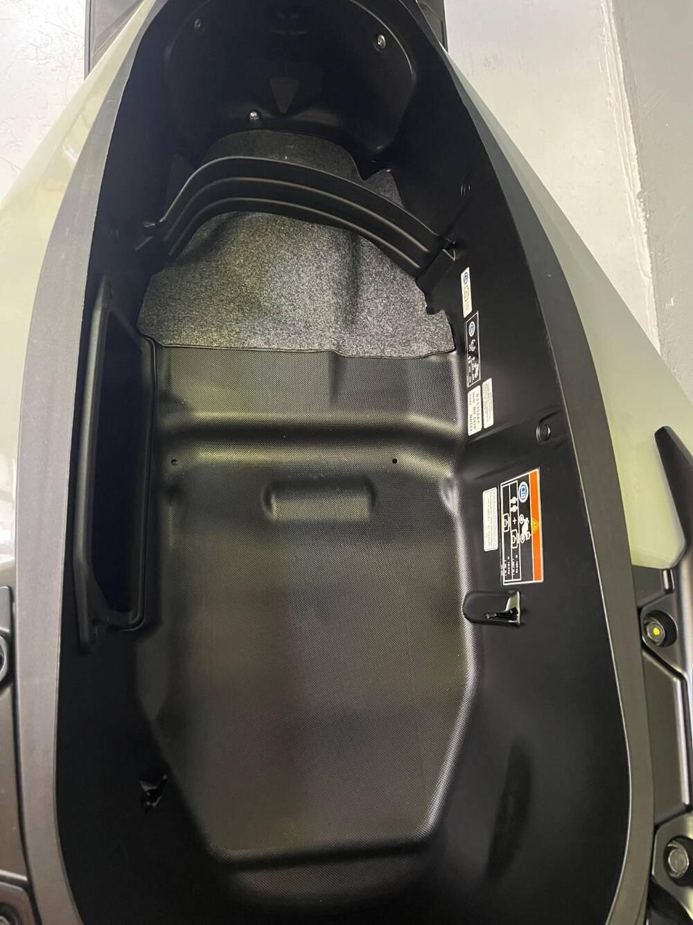 Honda Forza 350 Deluxe (2022 - 24) (6)