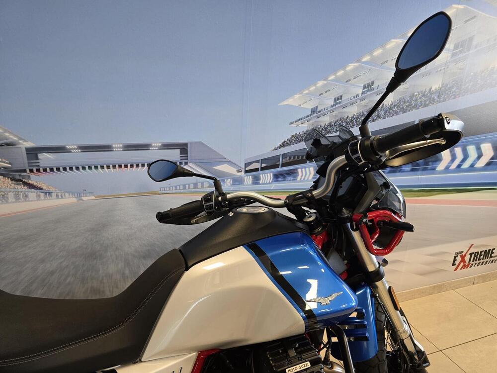 Moto Guzzi V85 TT Evocative Graphics (2021 - 23) (12)