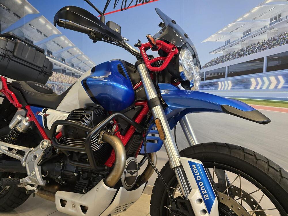 Moto Guzzi V85 TT Evocative Graphics (2021 - 23) (14)