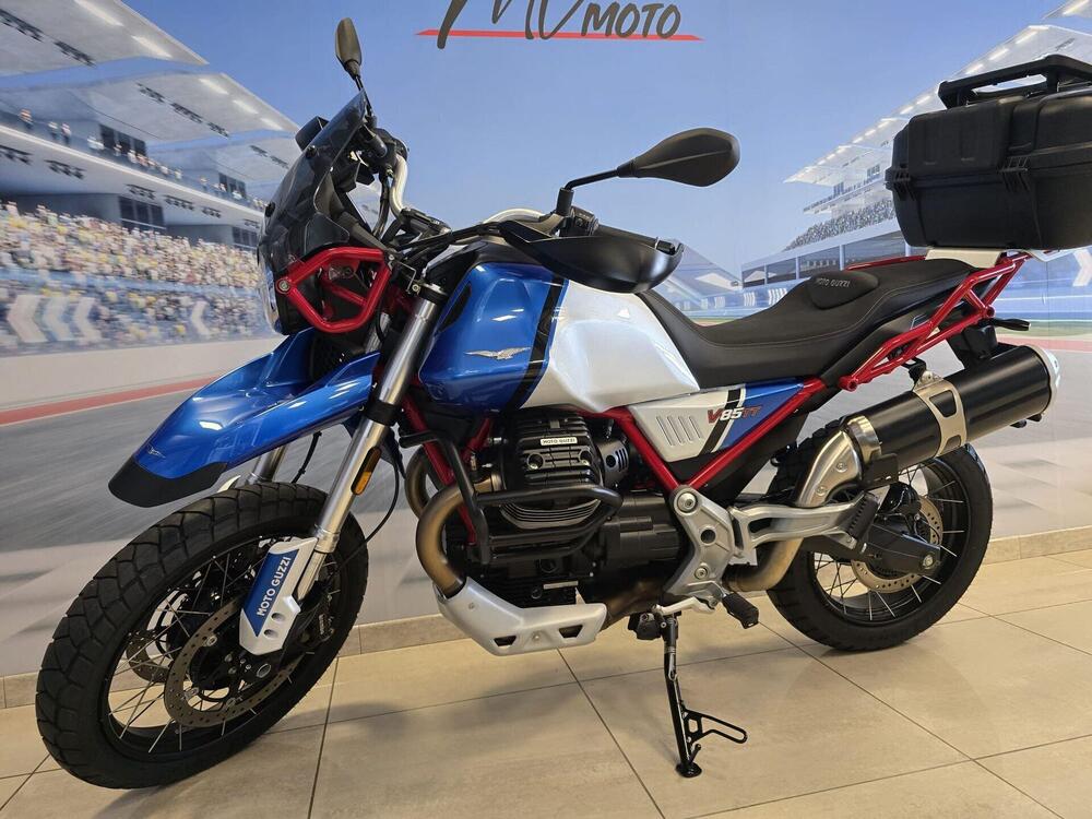Moto Guzzi V85 TT Evocative Graphics (2021 - 23) (19)