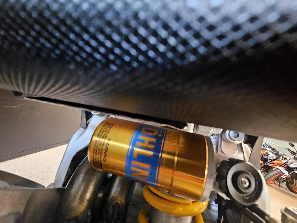 Aprilia Tuono V4 Factory (2017 - 18) (7)