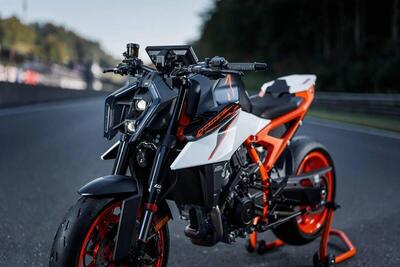 KTM 990 Duke R (2026) nuova