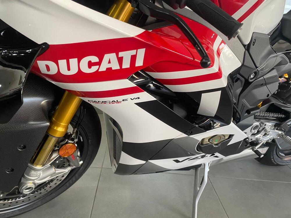 Ducati Panigale V4 Tricolore (2025) (9)