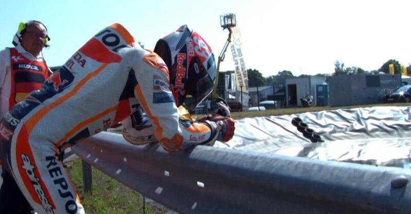 MotoGP 2025. Il momento in cui Davide Tardozzi ha visto Marc Marquez sconsolato: &quot;Forse &egrave; ora di cambiare&quot;