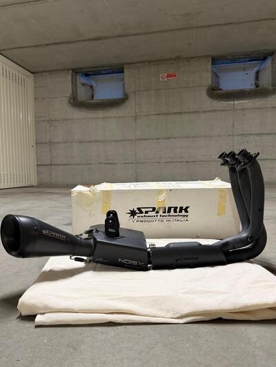 Scarico completo Spark Triumph Trident 660