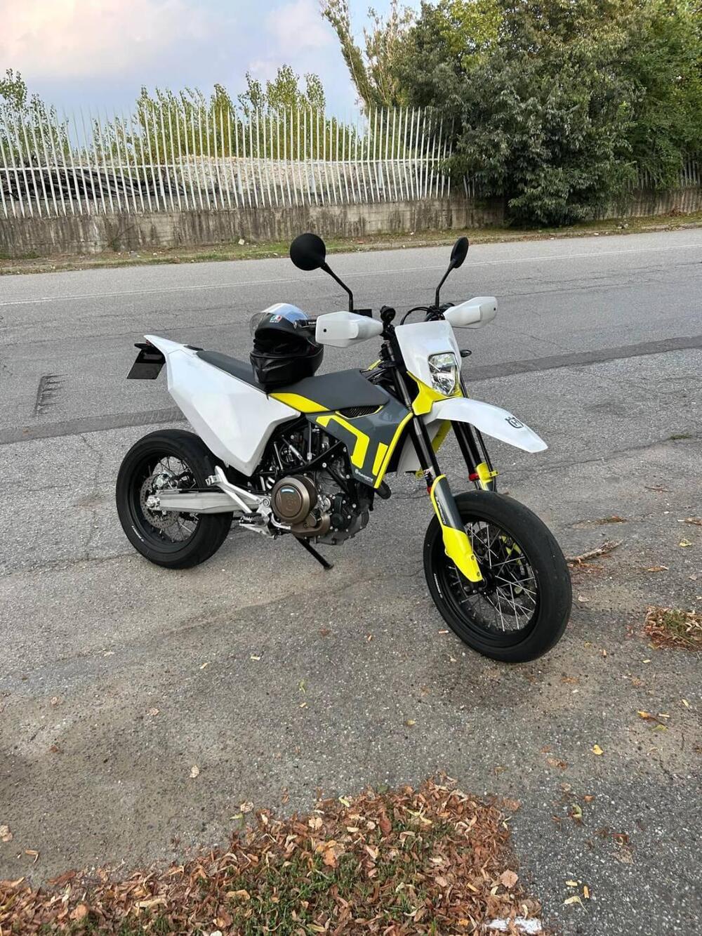 Husqvarna 701 Supermoto (2021)