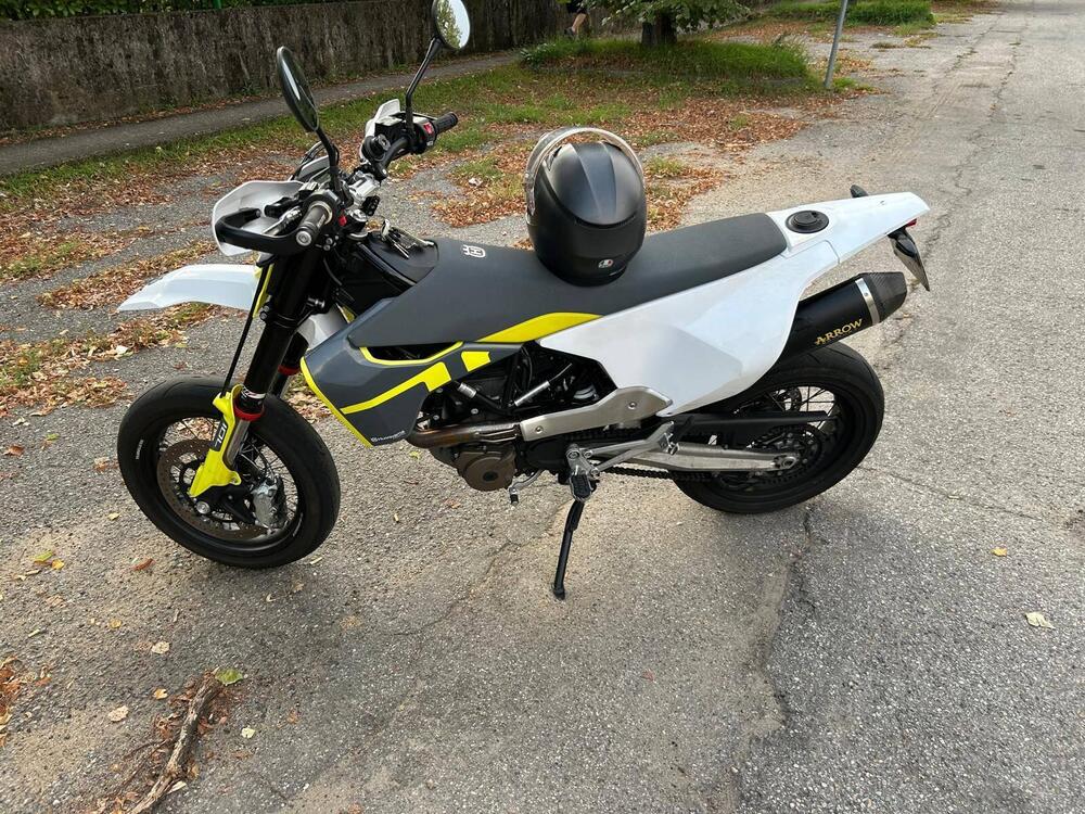 Husqvarna 701 Supermoto (2021) (3)