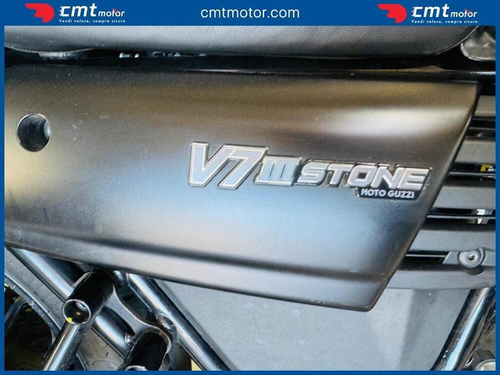 Moto Guzzi V7 III Stone (2017 - 20) (6)