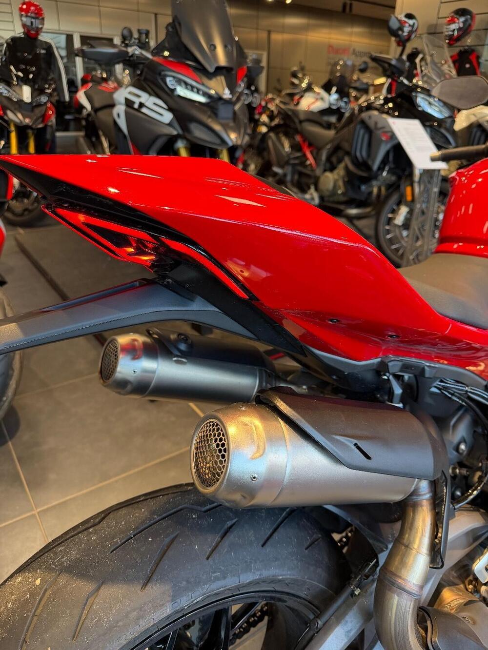 Ducati Streetfighter V2 S (2025) (8)