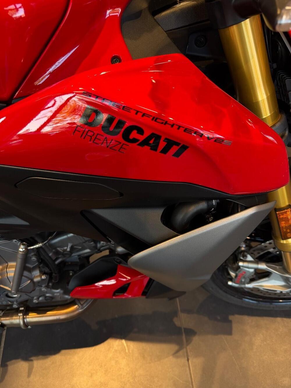 Ducati Streetfighter V2 S (2025) (7)