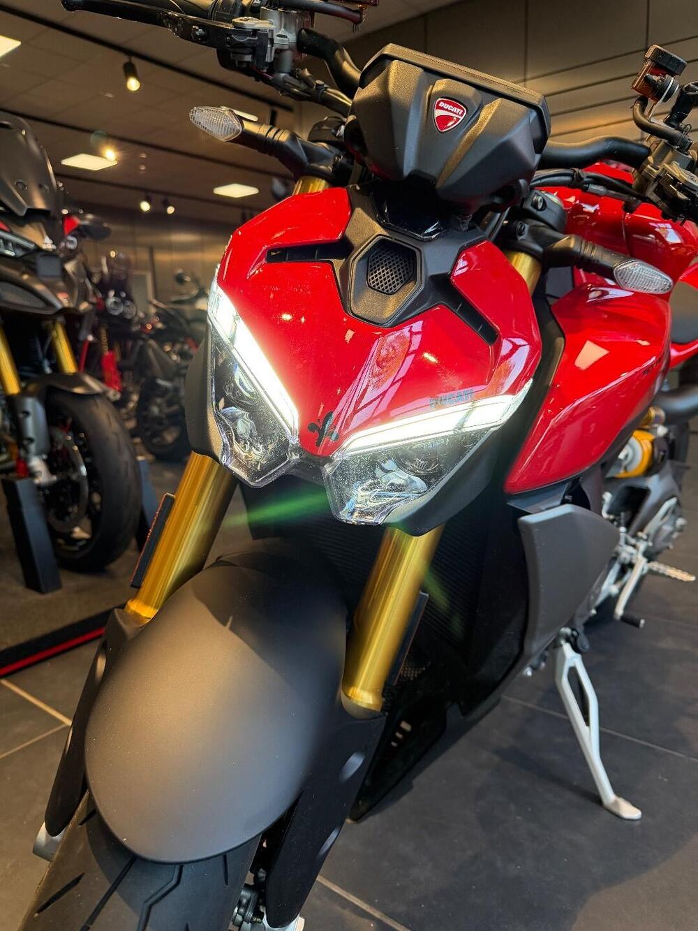 Ducati Streetfighter V2 S (2025) (15)