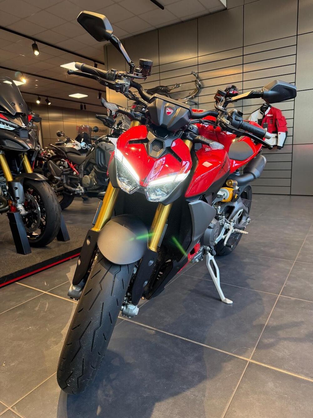 Ducati Streetfighter V2 S (2025) (5)