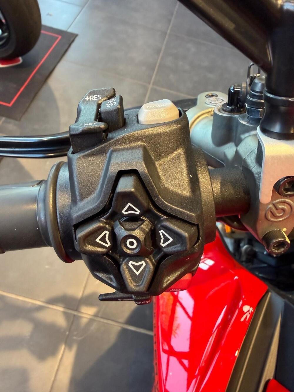 Ducati Streetfighter V2 S (2025) (20)