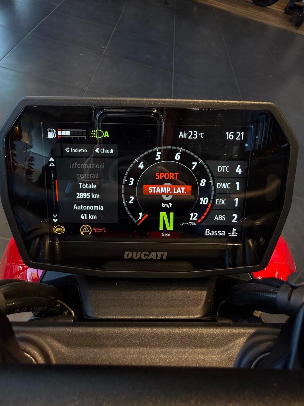 Ducati Streetfighter V2 S (2025) (4)