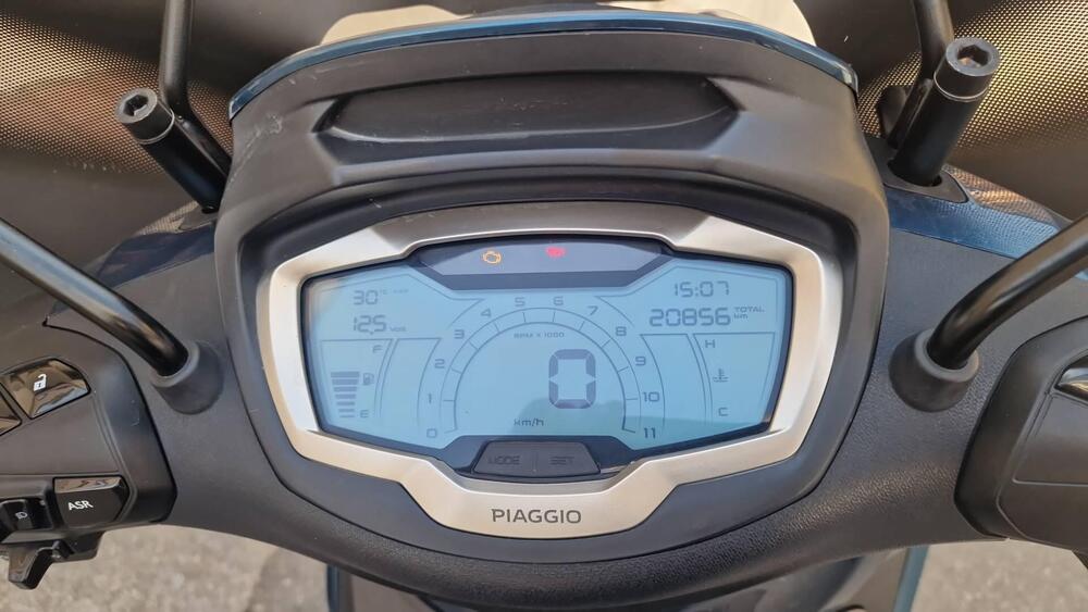 Piaggio Beverly 300 Hpe (2021) (7)