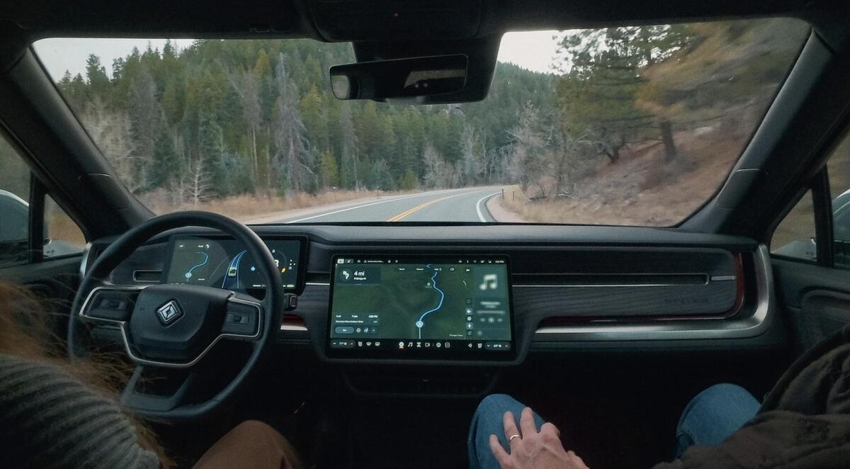 Rivian svela il suo chip e punta alla guida autonoma Level 4: ecco cosa cambia per il futuro EV