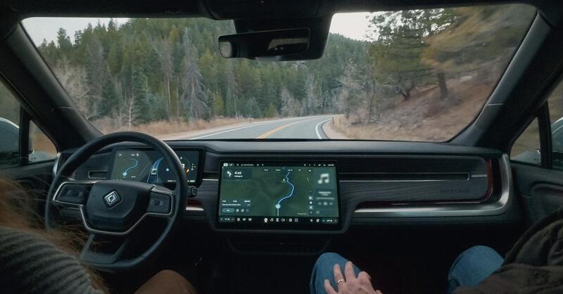 Rivian svela il suo chip e punta alla guida autonoma Level 4: ecco cosa cambia per il futuro EV