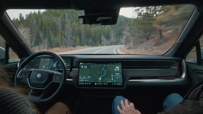 Rivian svela il suo chip e punta alla guida autonoma Level 4: ecco cosa cambia per il futuro EV