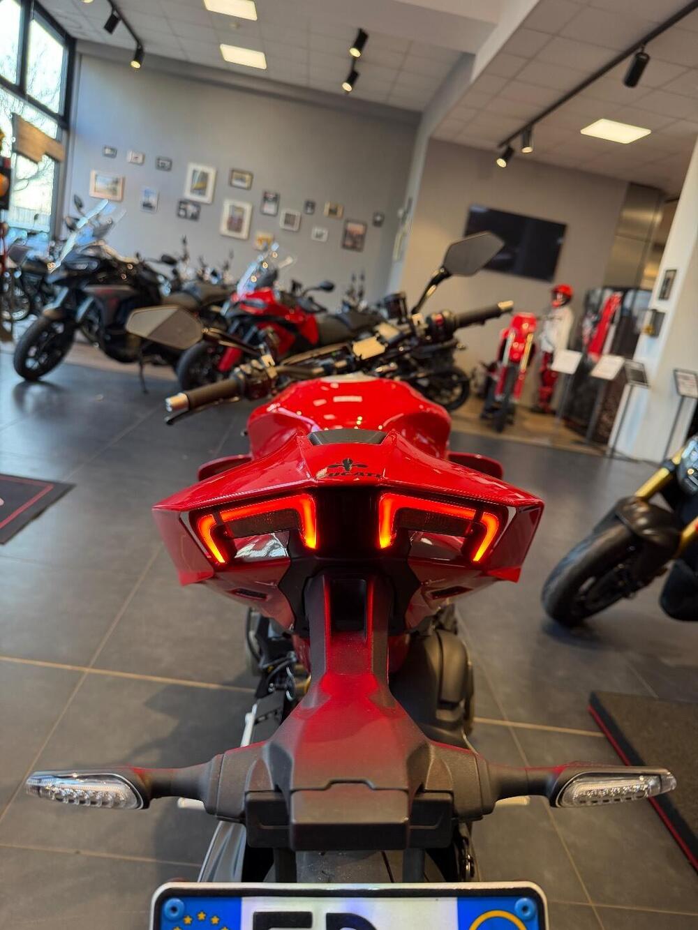 Ducati Streetfighter V4 S (2025) (15)